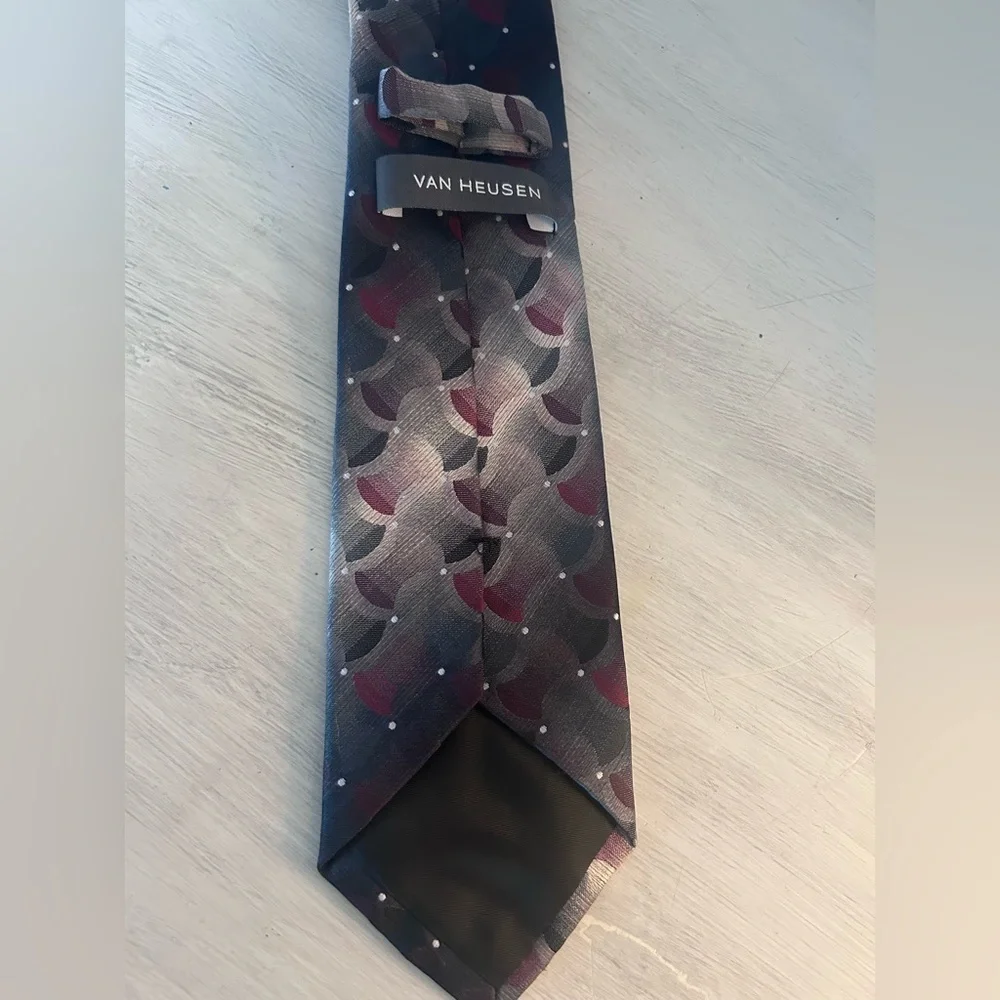 Van Heusen Tie Black/Gray/Burgundy NWOT‎